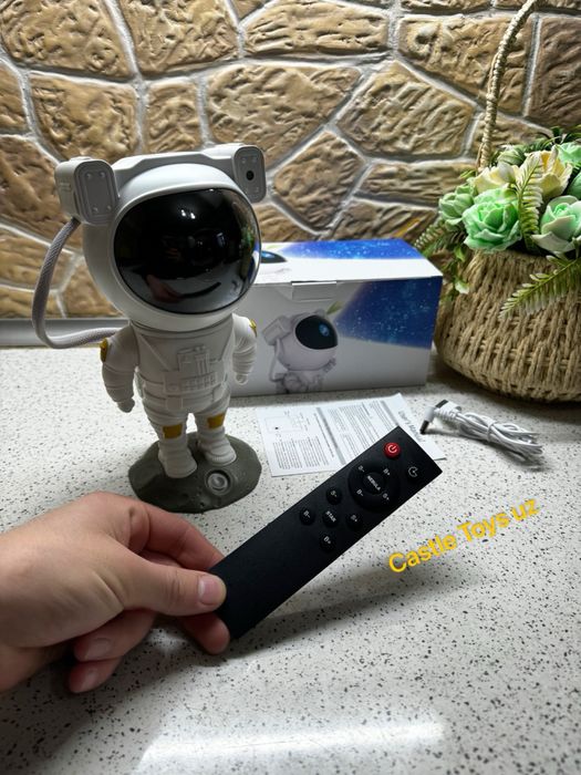 Ночник проектор звездное небо, робот, космонавт