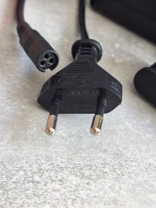 Sursa alimentare cu 10 adaptoare