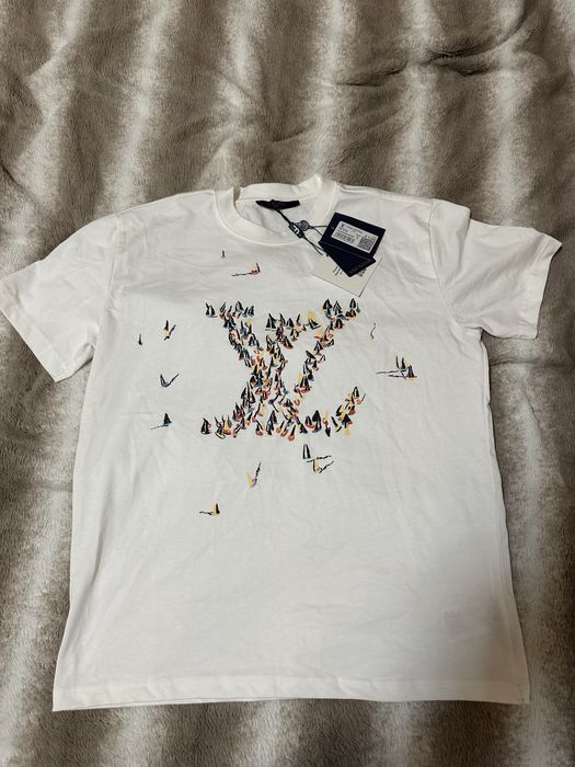 Продавам оригинална тениска на louis vuitton