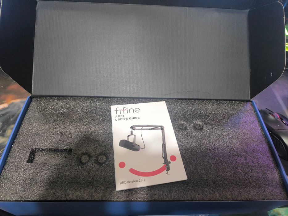 FIFINE GAMING AM8T Dynamic RGB микрофон със стойка