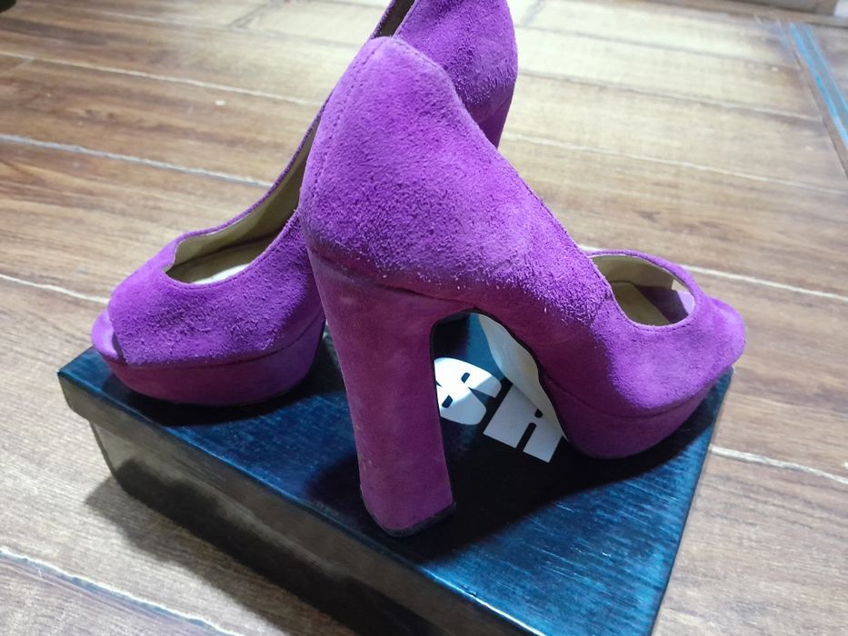 Продаются туфли .