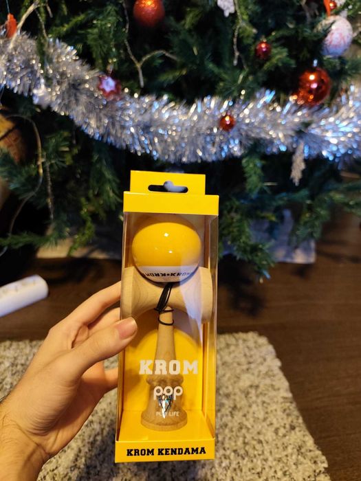 Kendama krom pop diverse culori sticky