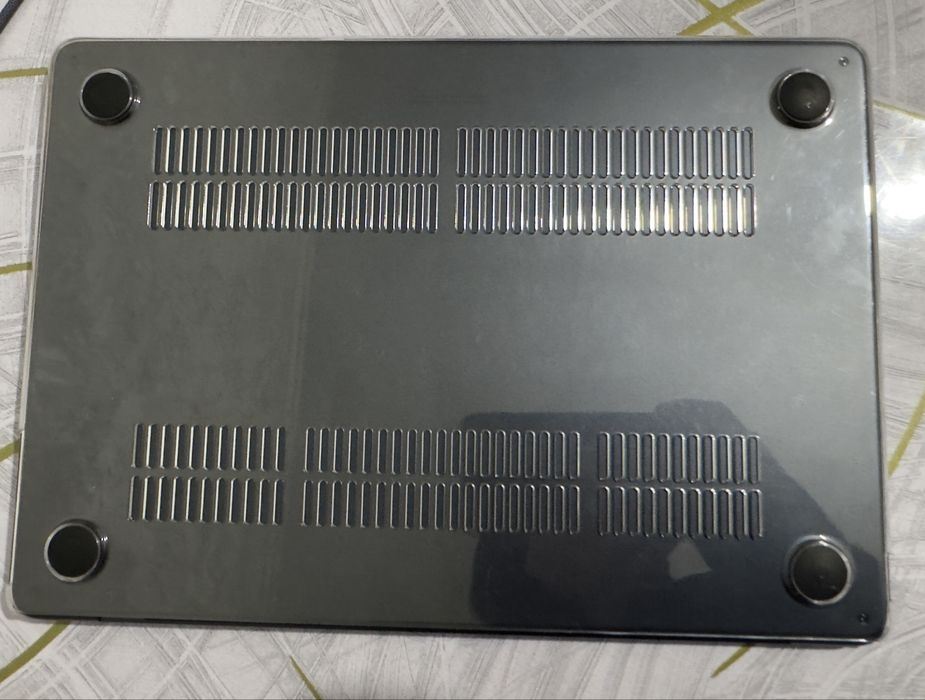 Продам Macbook Air 13