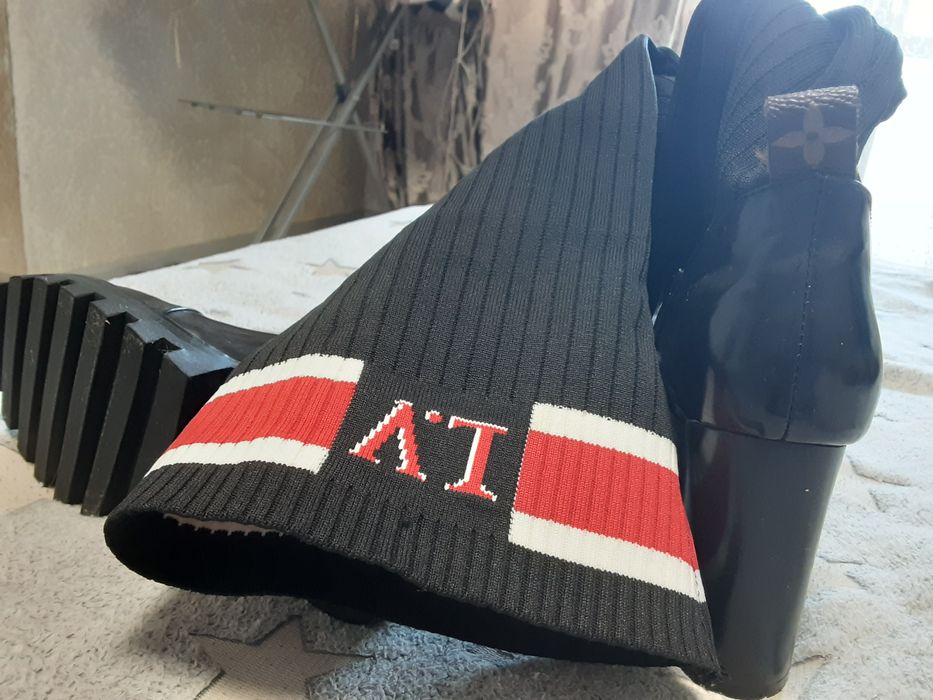 Женские сапоги ботфорты.