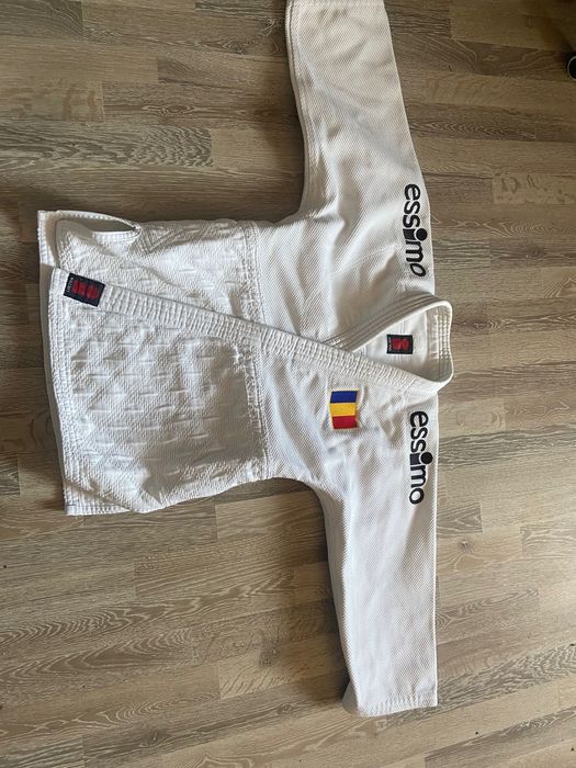 Vând Kimono Judo Adidas şi Essimo