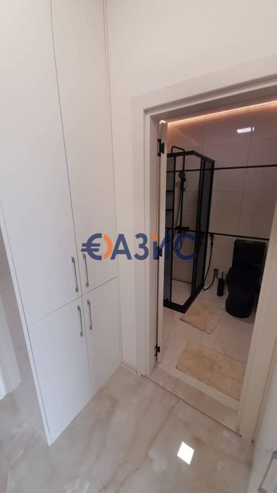 Продава се Двустаен апартамент в Бургас, Център - 74 кв.м за 1551 €/кв.м - Снимка #4