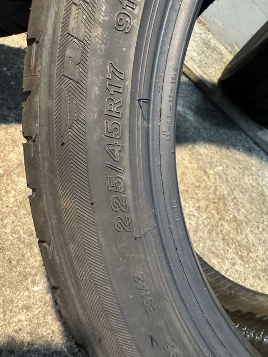 Гуми 245/40/17 и 225/45/17 BRIDGESTONE Potenza RSC