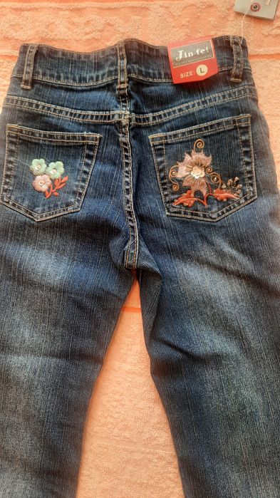 Продам новые джинсы на девочку