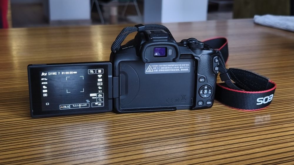 Canon EOS R50 + 2 обектива и други аксесоари