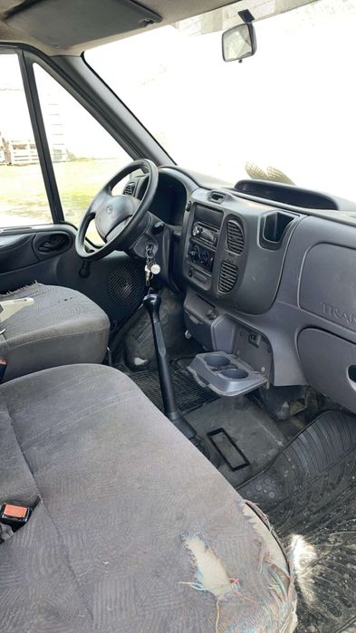 Vând Ford transit 8+1 Mașina numai are asigurare și ITP