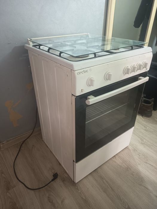 Vând aragaz funcțional