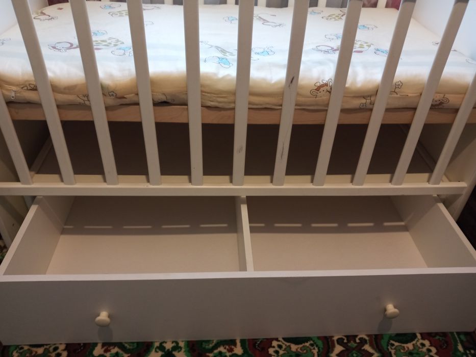 Детская кроватка.