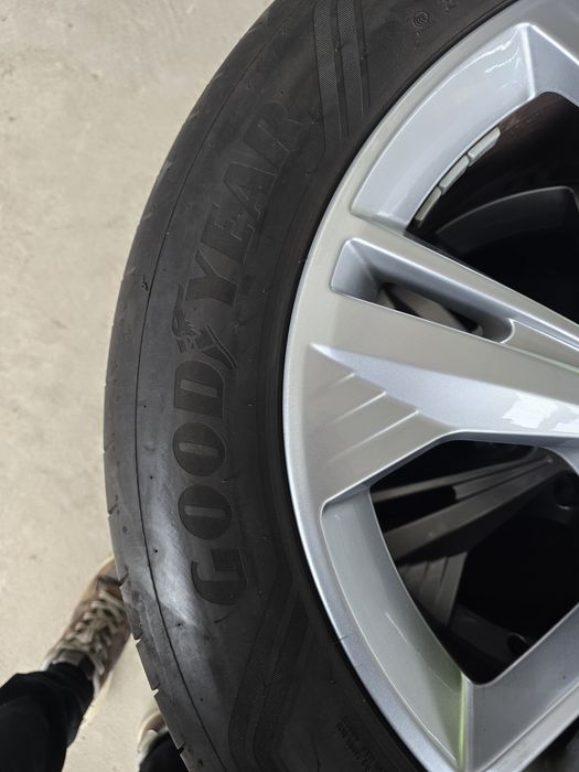 4 Броя Гуми 2х235/60/19 2x255/55/19 Goodyear 6,3mm 25dot