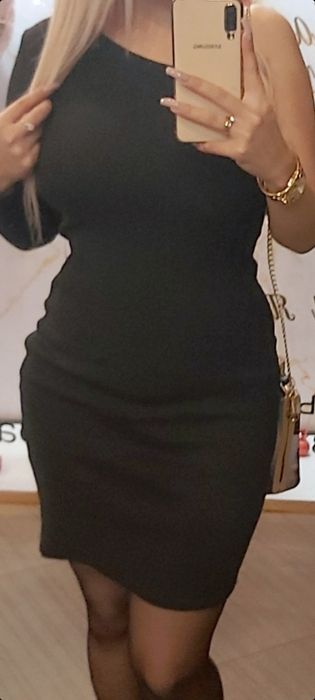 Продам платья одевадись только по одному разу