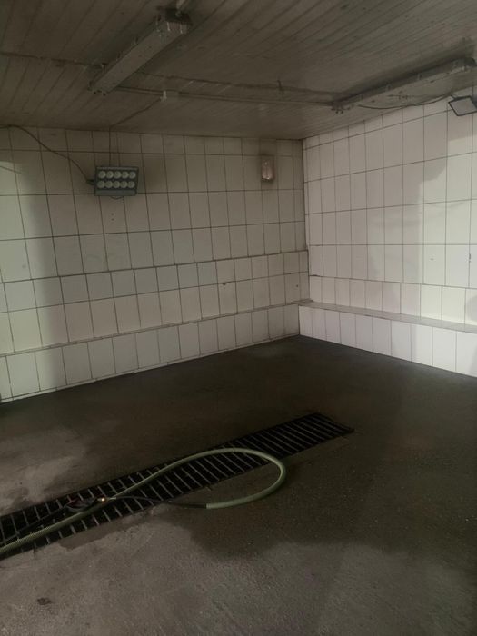 Hală de depozitare la curte – 135 mp + birouri + parcare