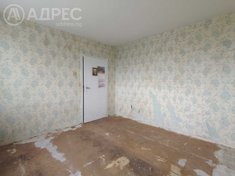Двустаен апартамент, Здравец Изток, 60 кв.м., ет. 8, за ремонт