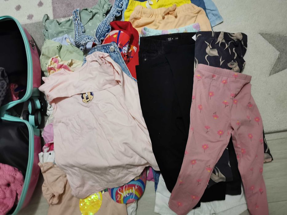 Lot haine 3- 4 ani fetita