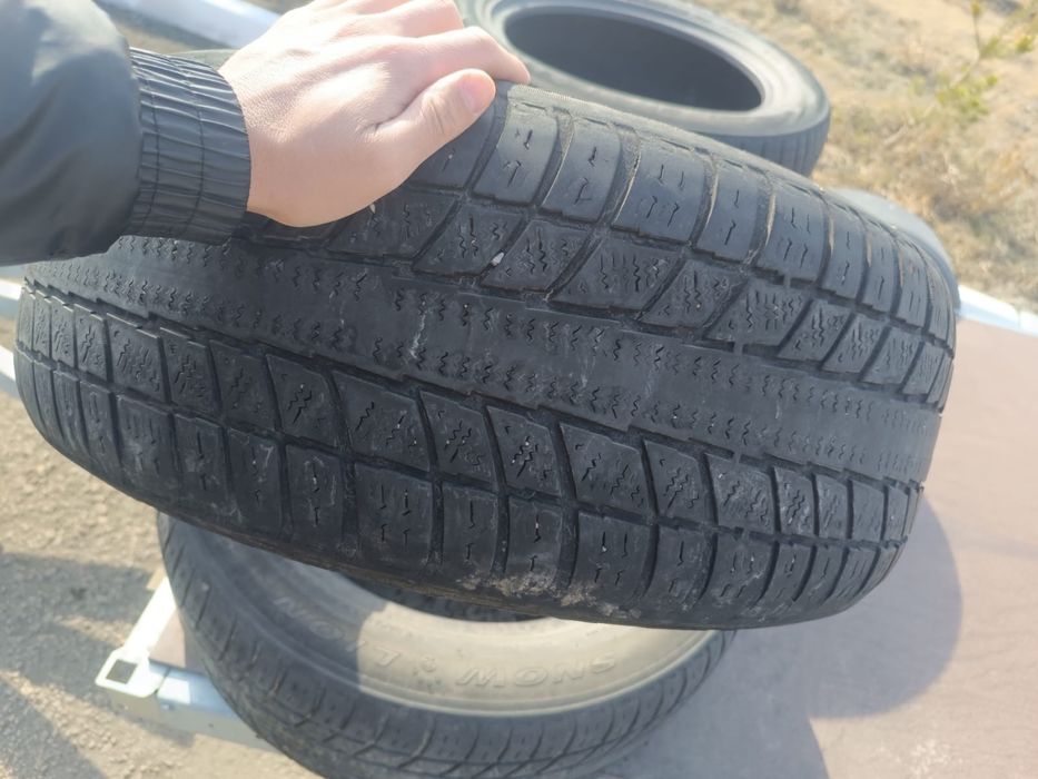 Продам шины на r19