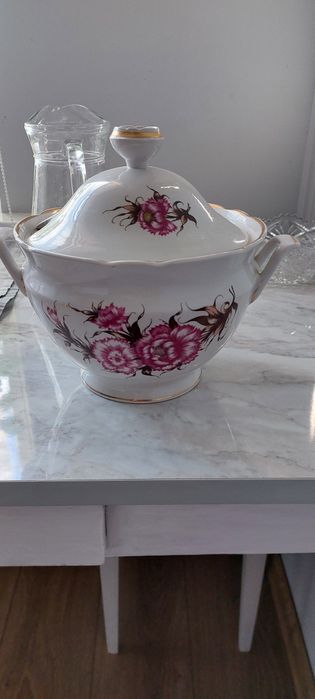 Супница, без тарелок.