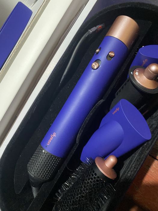 Продам Dyson пользовались 3 месяца