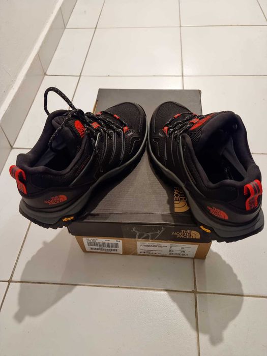 Дамски трекинг маратонки The North Face , номер 38,чисто нови с кутия