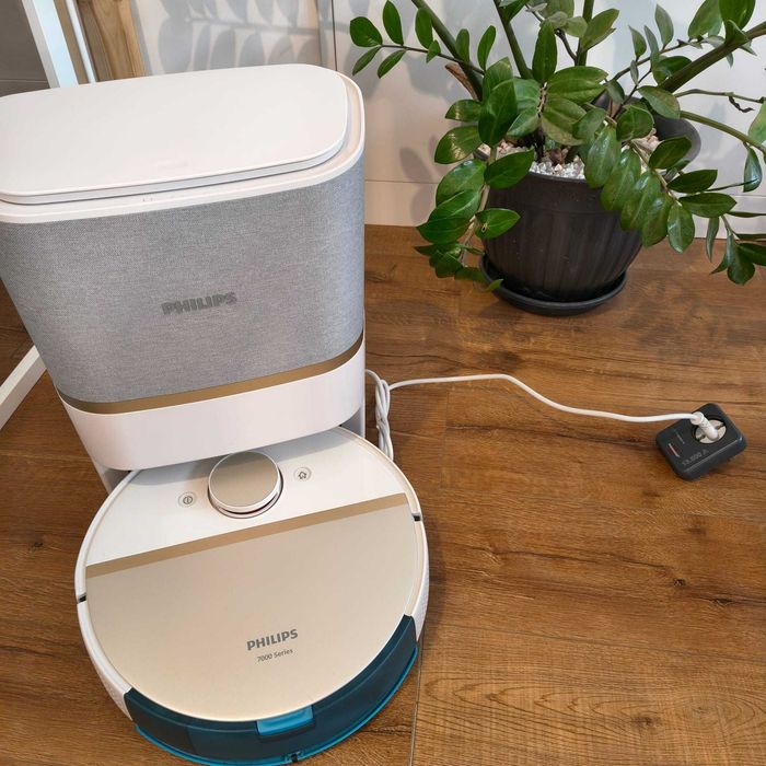Ca NOU + IN GARANTIE: Aspirator Philips Seria 7000 cu mop, statie golire automata, autonomie max 180 min, 5 harţi, filtru EPA11 lavabil, HomeRun app