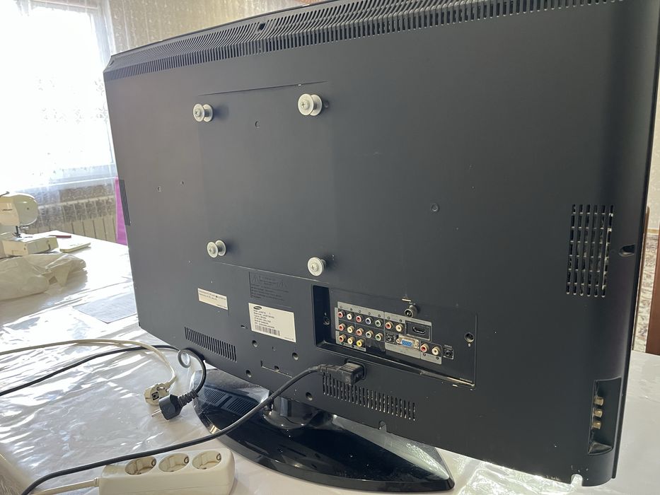 Продам гостинный сервант и Телевизор Samsung