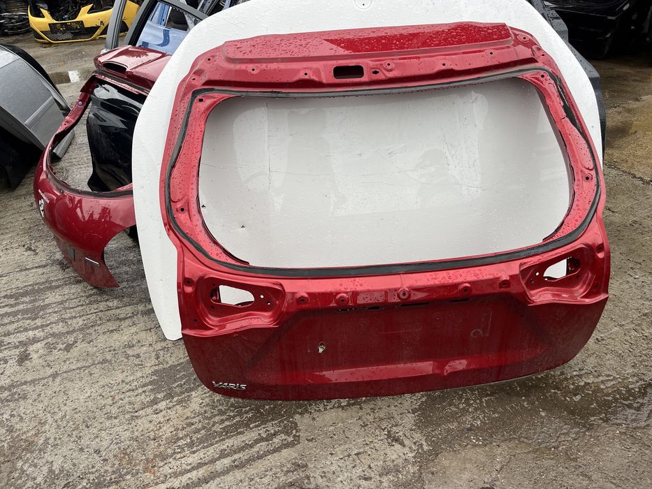 Капак,багажник Toyota Yaris Cross 2023