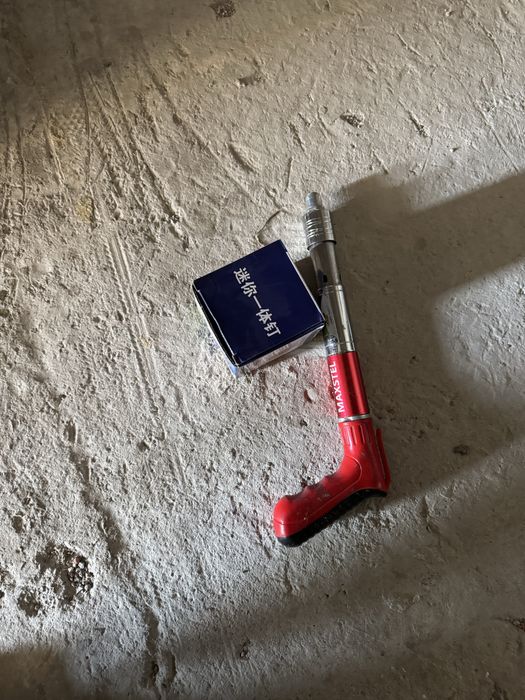 Пистолет для гвоздей дюбелей