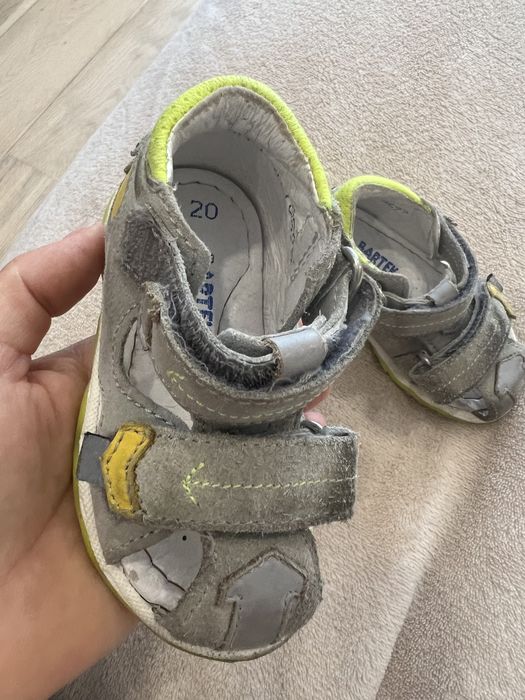 Sandalute bebe pentru primii pasi de piele intoarsa