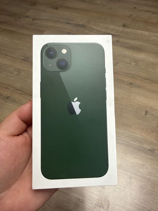 iPhone 13 зеленый
