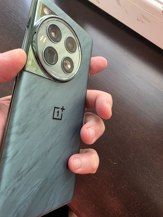 Vand sau schimb one plus 12 ,2200 lei