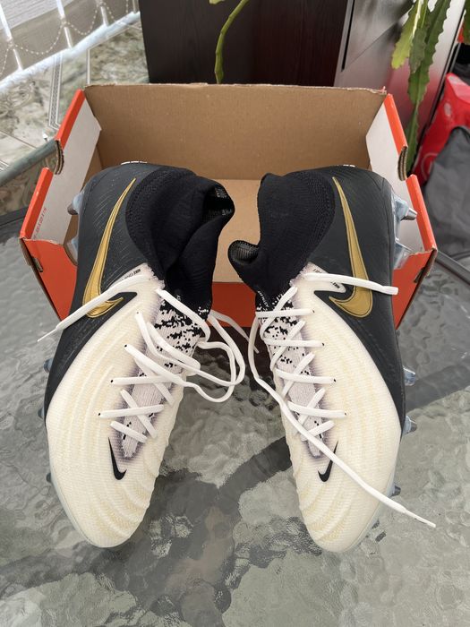 Футболни бутонки Nike Phantom Luna ||