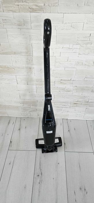 Продавам вертикална прахосмукачка ROWENTA Dual force 2 in 1