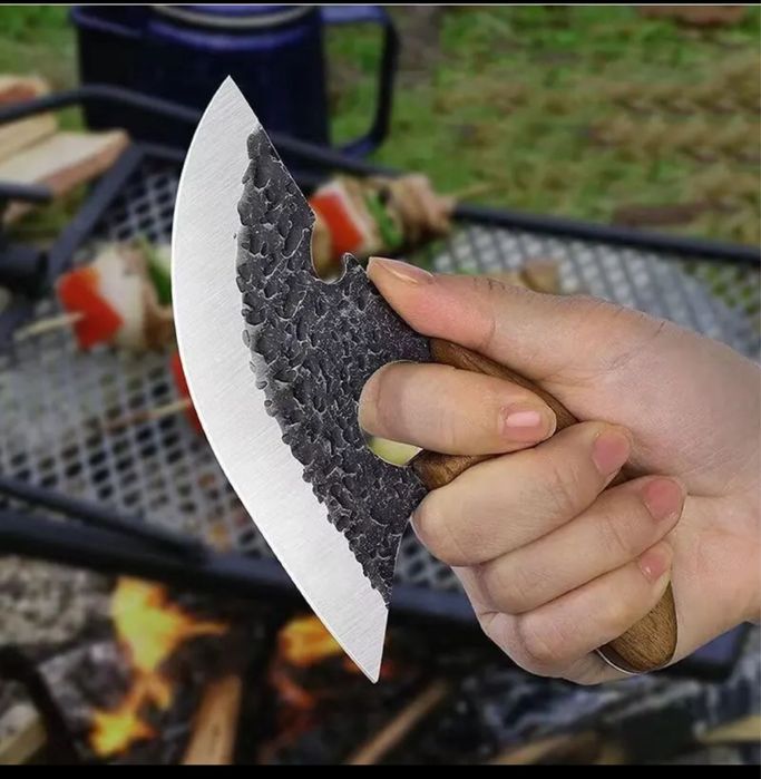 Cutit multifunctional cu husa de protectie