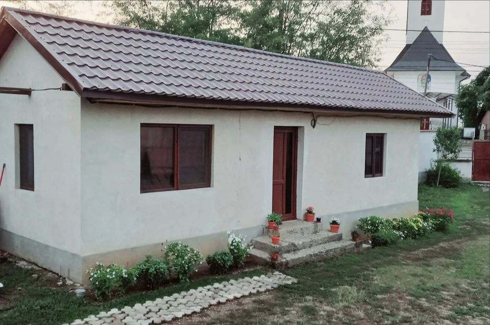 Casa individuală, intabulată, racordată la utilități