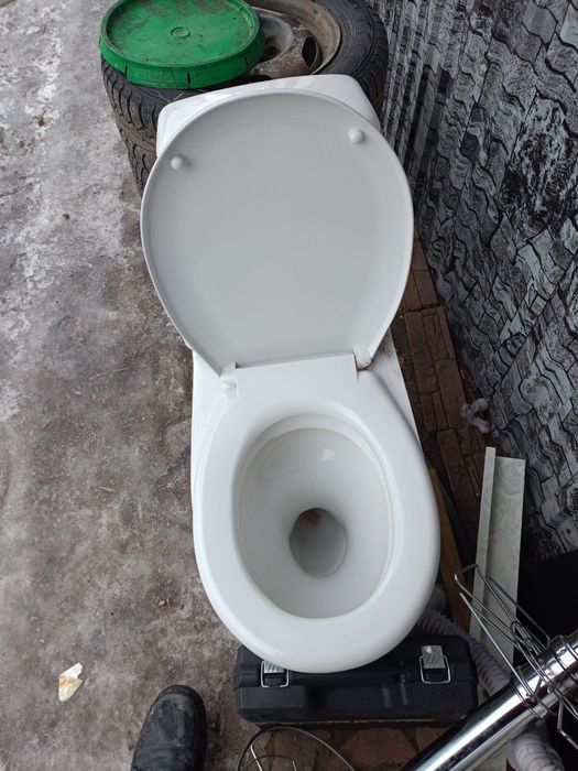 Б/У унитаз с бачком.