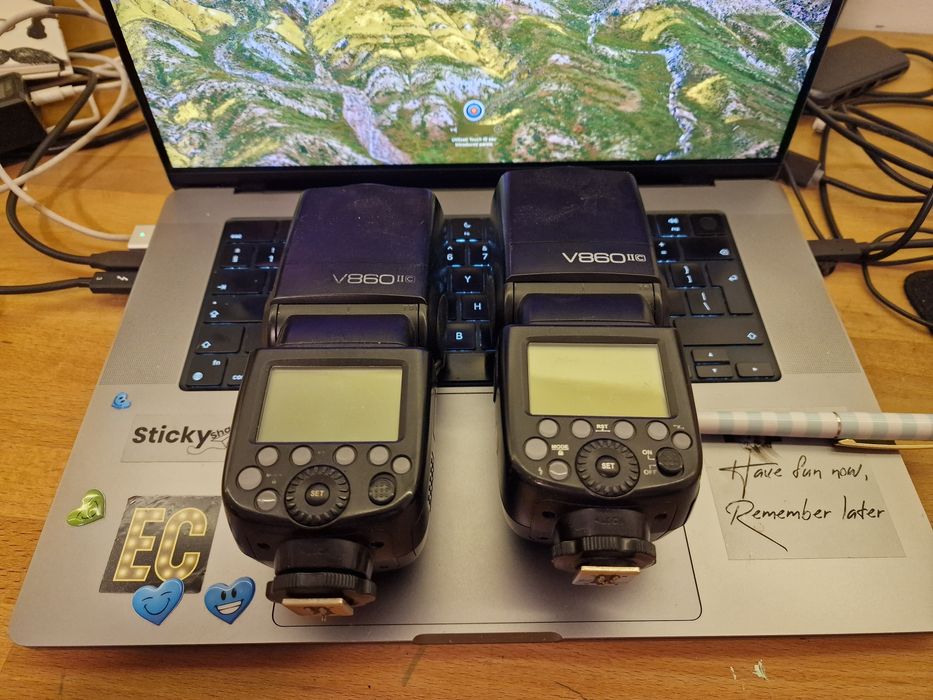 2 blituri Godox V860II C pt Canon - defect