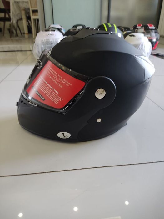 Skuter va motosikllar uchun led chiroqli kaska