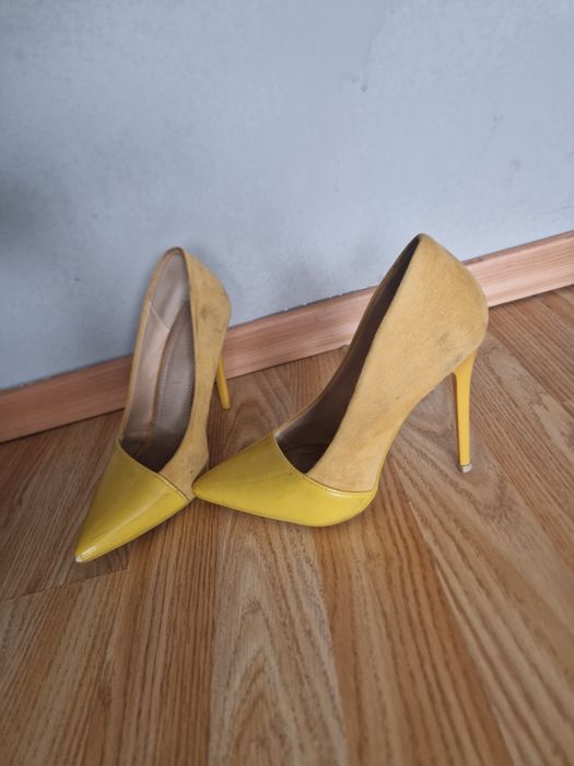 Дамски обувки на висок ток