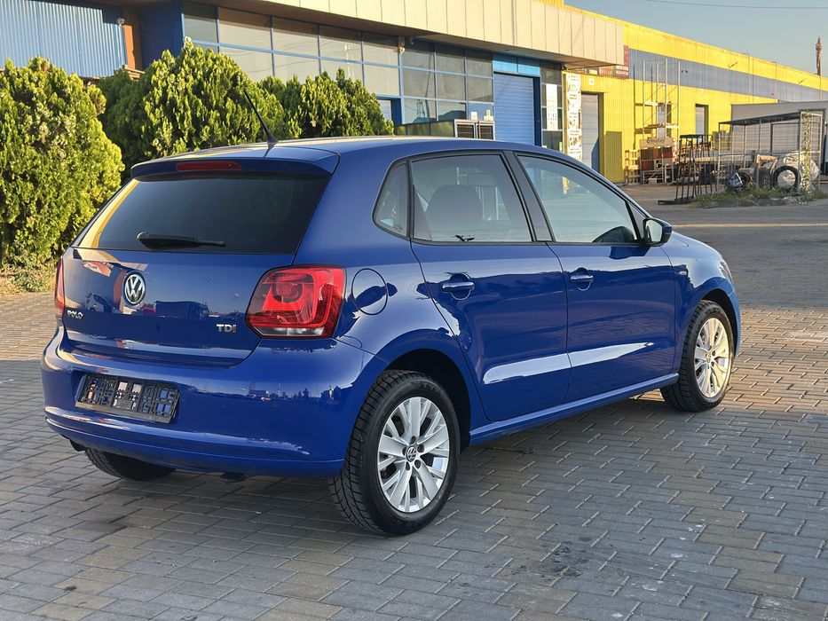 Vand Vw Polo 1.6 tdi 105 cp,Editie speciala LIVE,an 2013,scaune incalzite,senzori parcare,clima,pilot,import Olanda