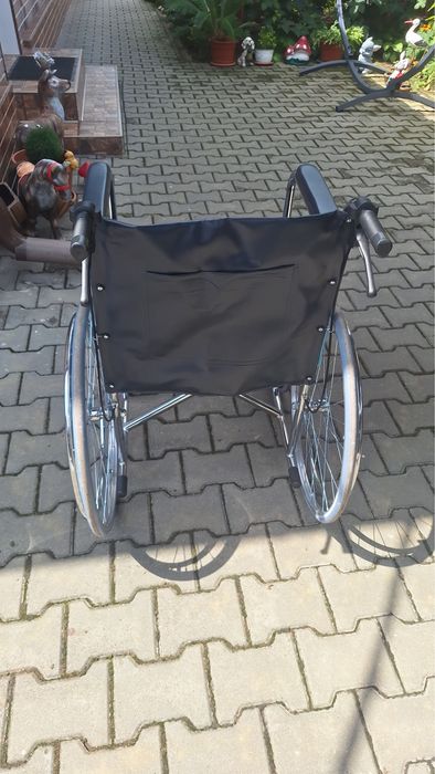 Scaun cu rotile
