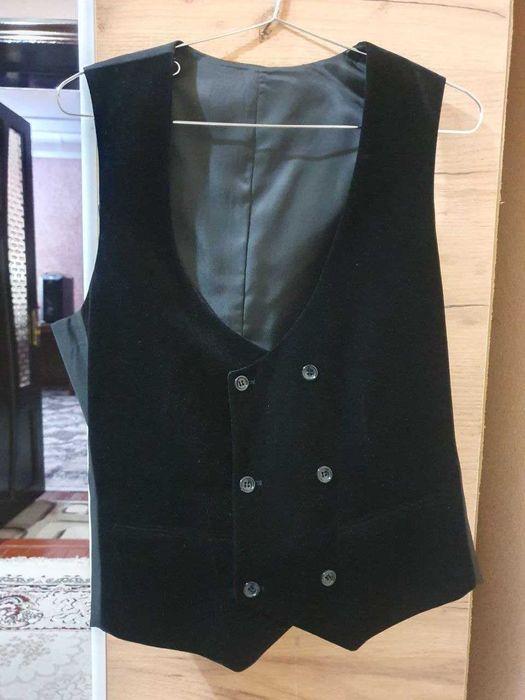 Kostyum-shim, oq ko'ylak, galstuk, tufli, palto