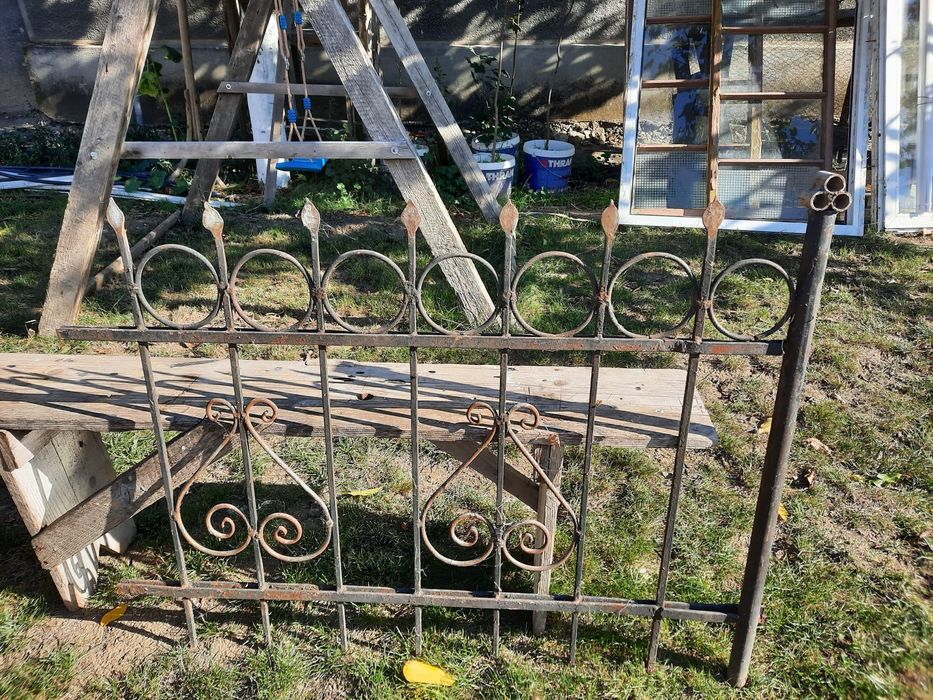 Materiale provenite din demolari + gard fier