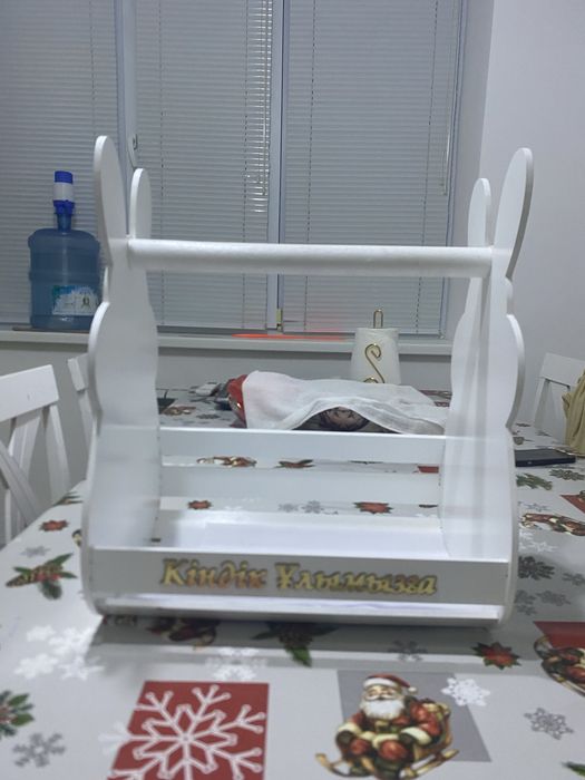 корзинка с надписью.