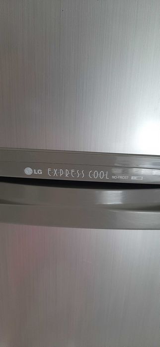 Продавам хладилник LG