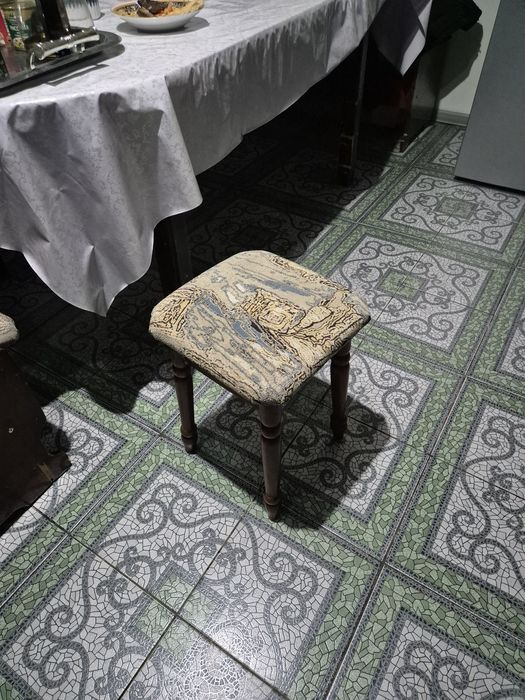 Кухонный уголок, стол.