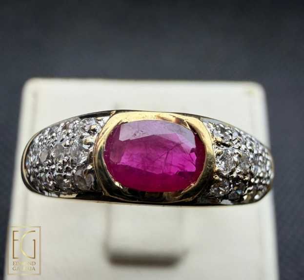 Inel din aur, decorat cu rubin și diamante
