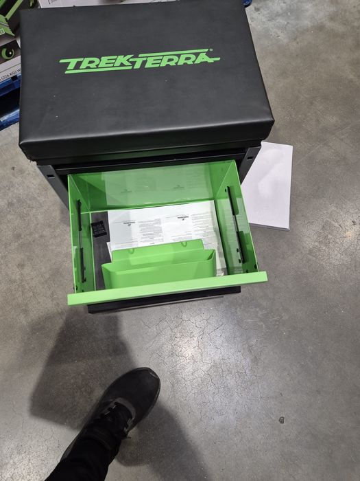 Работен стол с чекмедже