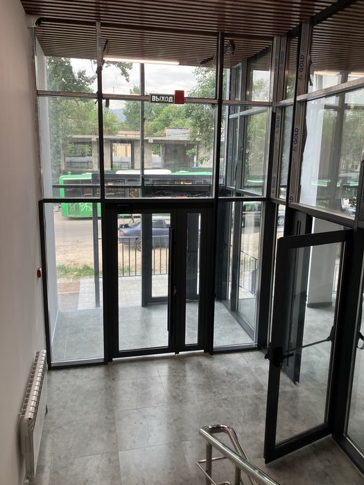 Алюминевые окна пластиковые окна входные группы охранные посты витражи